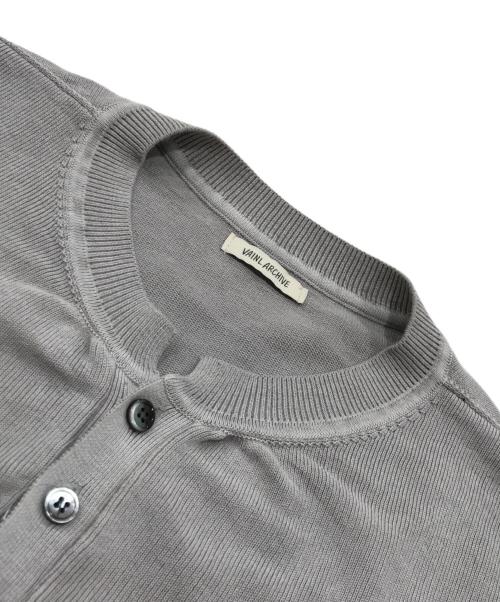 vainl archive（ヴァイナルアーカイブ）VAINL ARCHIVE (ヴァイナルアーカイブ) WILL ヘンリーネック ニット グレー サイズ:Ｓ 未使用品の古着・服飾アイテム