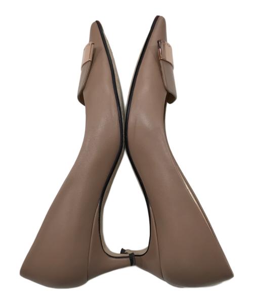 sergio rossi（セルジオロッシ）sergio rossi (セルジオロッシ) ポインテッドトゥプレートパンプス ピンク サイズ:36　1/2の古着・服飾アイテム