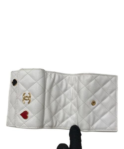 CHANEL（シャネル）CHANEL (シャネル) キャビア-コンパクトウォレット ホワイトの古着・服飾アイテム