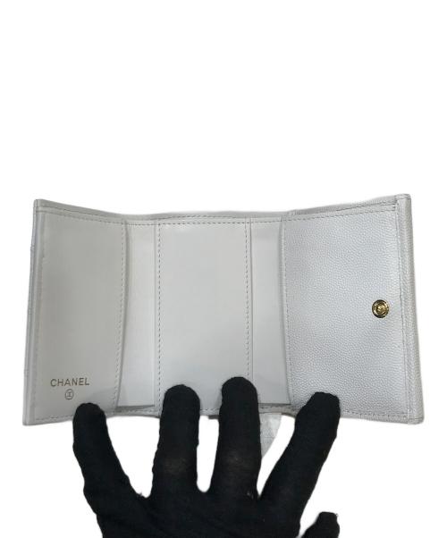 CHANEL（シャネル）CHANEL (シャネル) キャビア-コンパクトウォレット ホワイトの古着・服飾アイテム