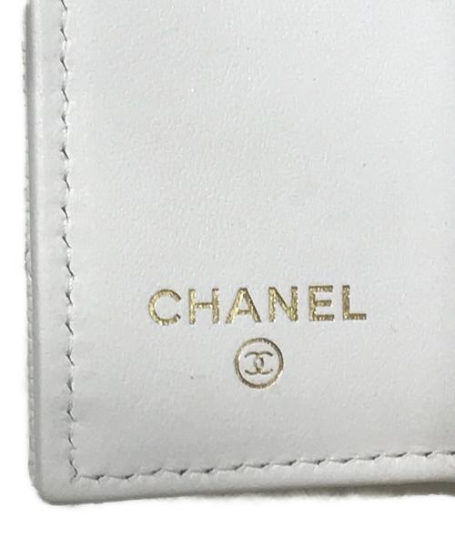 CHANEL（シャネル）CHANEL (シャネル) キャビア-コンパクトウォレット ホワイトの古着・服飾アイテム