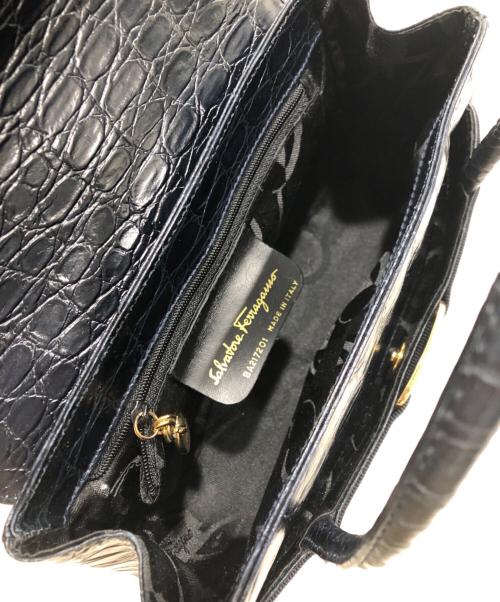 Salvatore Ferragamo（サルヴァトーレ フェラガモ）Salvatore Ferragamo (サルヴァトーレ フェラガモ) ヴァラクロコ型押し2WAYバッグ ネイビーの古着・服飾アイテム