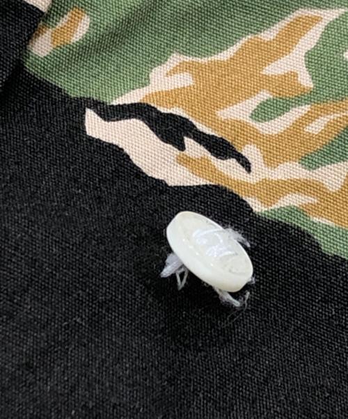 A BATHING APE（アベイシングエイプ）A BATHING APE (ア ベイシング エイプ) タイガーカモフラージュ柄シャツ オリーブ サイズ:Lの古着・服飾アイテム