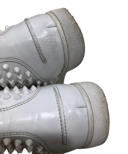 Christian Louboutin（クリスチャン・ルブタン）Christian Louboutin (クリスチャン・ルブタン) louis spikes/ルイスフラット スタッズスニーカー ホワイト サイズ:42½の古着・服飾アイテム