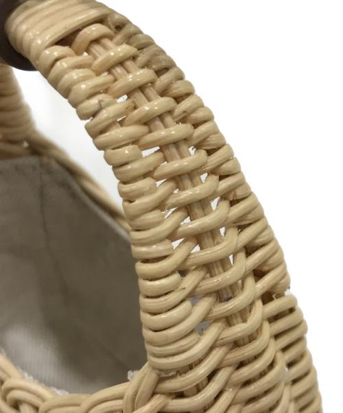 MIU MIU（ミュウミュウ）MIU MIU (ミュウミュウ) ウィッカートリックチャーム ベージュの古着・服飾アイテム