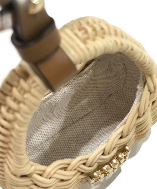 MIU MIU（ミュウミュウ）MIU MIU (ミュウミュウ) ウィッカートリックチャーム ベージュの古着・服飾アイテム