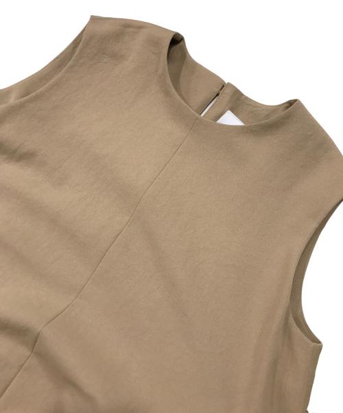 l'heritage martinique（レリタージュ マルティニーク）l'heritage martinique (レリタージュ マルティニーク) ノースリーブワンピース ベージュ サイズ:FREEの古着・服飾アイテム