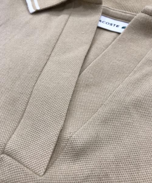 LACOSTE（ラコステ）LACOSTE (ラコステ) スキッパーネックポロシャツ ベージュ サイズ:40の古着・服飾アイテム