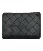 BOTTEGA VENETAボッテガベネタ）の古着「イントレチャートフラップカードケース」｜ブラック