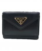 PRADAプラダ）の古着「サフィアーノ-コンパクトウォレット」｜ブラック