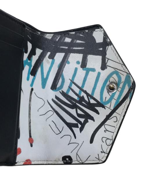 Maison Margiela（メゾンマルジェラ）Maison Margiela (メゾンマルジェラ) グラフティ3つ折り財布 ホワイトの古着・服飾アイテム