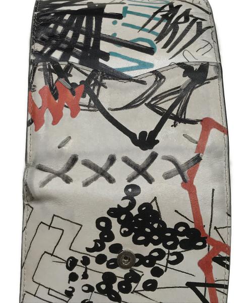 Maison Margiela（メゾンマルジェラ）Maison Margiela (メゾンマルジェラ) グラフティ3つ折り財布 ホワイトの古着・服飾アイテム