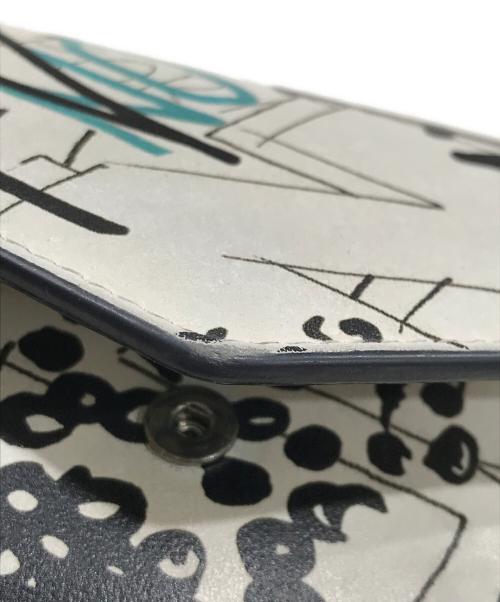 Maison Margiela（メゾンマルジェラ）Maison Margiela (メゾンマルジェラ) グラフティ3つ折り財布 ホワイトの古着・服飾アイテム