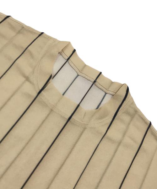 ISSEY MIYAKE（イッセイミヤケ）ISSEY MIYAKE (イッセイミヤケ) ストライププリーツカットソー ベージュ サイズ:Mの古着・服飾アイテム