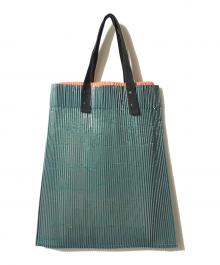 ISSEY MIYAKE（イッセイミヤケ）の古着「ポリプリーツトートバッグ」｜グリーン