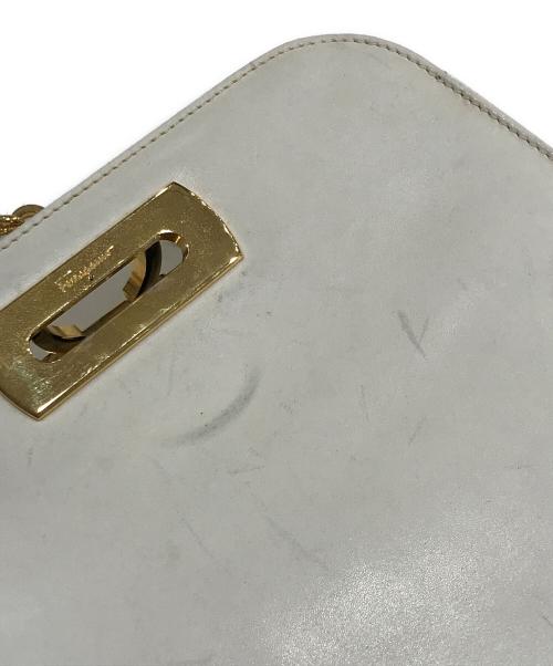 Salvatore Ferragamo（サルヴァトーレ フェラガモ）Salvatore Ferragamo (サルヴァトーレ フェラガモ) ガンチーニチェーンショルダーバッグ ホワイトの古着・服飾アイテム