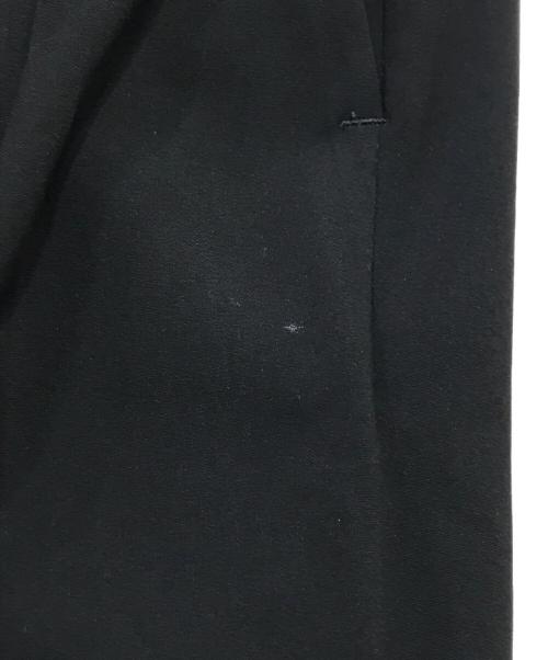 WHITE MOUNTAINEERING（ホワイトマウンテ二アニング）WHITE MOUNTAINEERING (ホワイトマウンテ二アニング) TECH 3TUCK TAPERED PANTS ブラック サイズ:2の古着・服飾アイテム