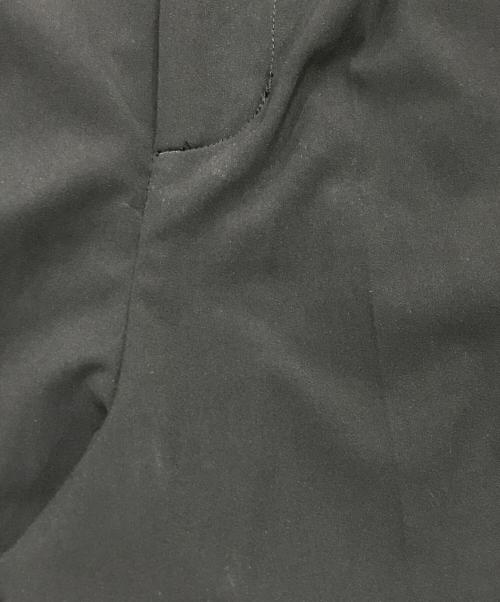WHITE MOUNTAINEERING（ホワイトマウンテ二アニング）WHITE MOUNTAINEERING (ホワイトマウンテ二アニング) TECH 3TUCK TAPERED PANTS ブラック サイズ:2の古着・服飾アイテム
