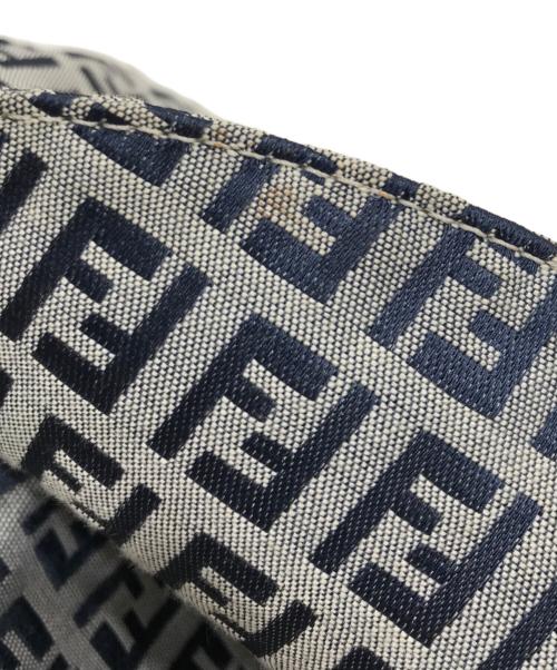 FENDI（フェンディ）FENDI (フェンディ) ズッキーノ柄マンマショルダーバッグ グレー×ネイビーの古着・服飾アイテム