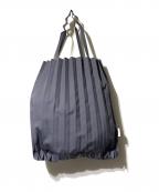 me ISSEY MIYAKEミーイッセイ ミヤケ）の古着「TRUNK PLEATS BAG」｜グレー