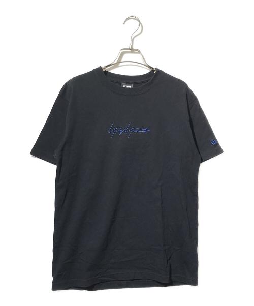 Yohji Yamamoto pour homme（ヨウジヤマモト プールオム）Yohji Yamamoto pour homme (ヨウジヤマモト プールオム) New Era (ニューエラ) Cotton Tee/半袖カットソー ブラック サイズ:Mの古着・服飾アイテム