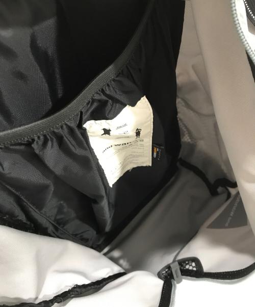 and wander（アンドワンダー）and wander (アンドワンダー) リュック/chest bag グレーの古着・服飾アイテム