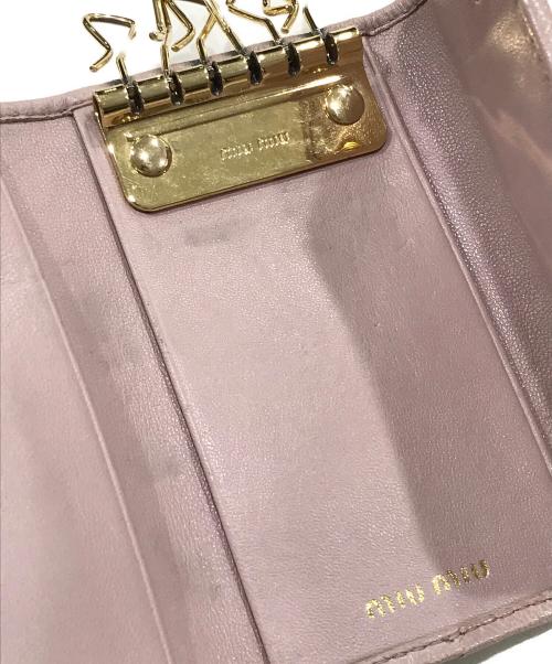 MIU MIU（ミュウミュウ）MIU MIU (ミュウミュウ) キーケース/マテラッセ ピンクの古着・服飾アイテム