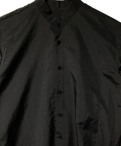 HOMME PLISSE ISSEY MIYAKE（オム プリッセ イッセイ ミヤケ）HOMME PLISSE ISSEY MIYAKE (オム プリッセ イッセイ ミヤケ) スタンドカラーパッカブルシャツ ブラック サイズ:2の古着・服飾アイテム