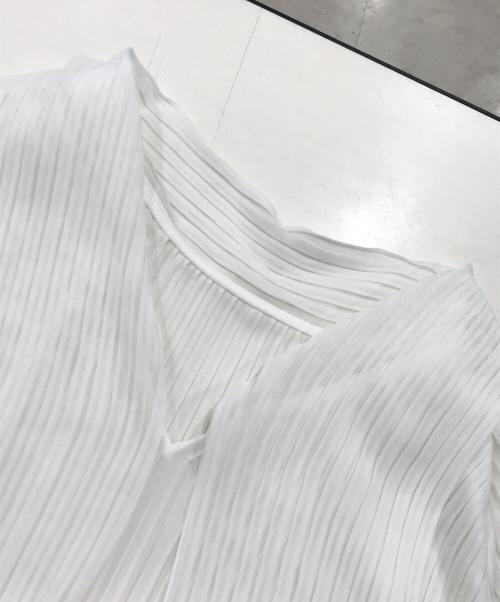 TOMORROW LAND（トゥモローランド）TOMORROW LAND (トゥモローランド) プリーツボウタイブラウス/ラグランブラウス ホワイト サイズ:36の古着・服飾アイテム