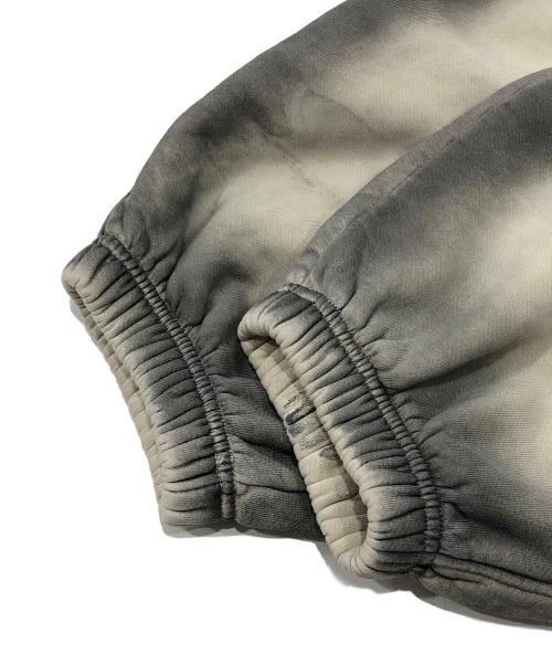 Y. PROJECT（ワイプロジェクト）Y. PROJECT (ワイプロジェクト) Pinched Logo スウェットパンツ ベージュ×グレー サイズ:Ｓの古着・服飾アイテム