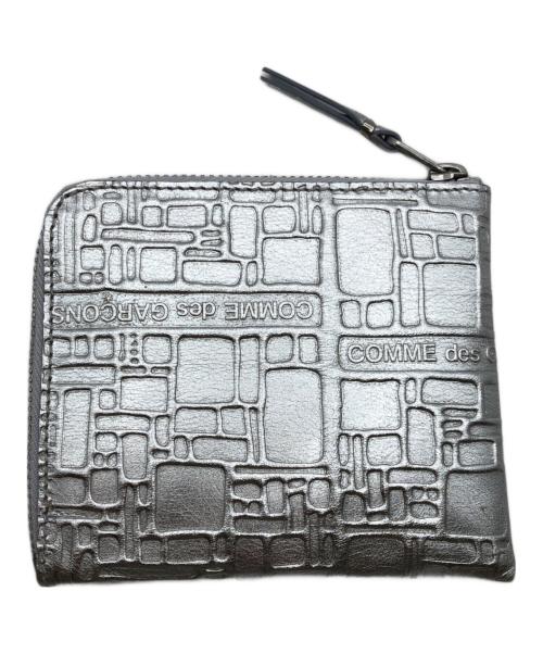 COMME des GARCONS（コムデギャルソン）COMME des GARCONS (コムデギャルソン) EMBOSSED LOGOTYPE シルバーの古着・服飾アイテム