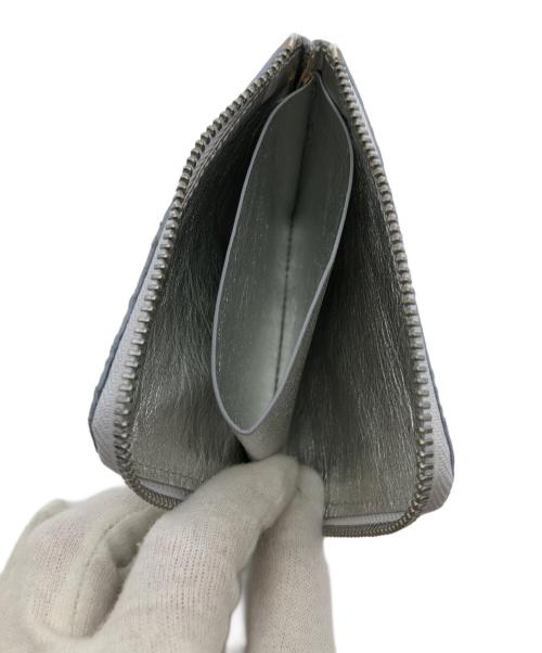 COMME des GARCONS（コムデギャルソン）COMME des GARCONS (コムデギャルソン) EMBOSSED LOGOTYPE シルバーの古着・服飾アイテム