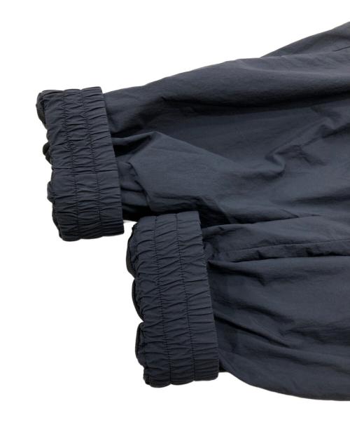 WHITE MOUNTAINEERING（ホワイトマウンテ二アニング）WHITE MOUNTAINEERING (ホワイトマウンテ二アニング) ワイドカーゴ ジョガーパンツナイロンパンツ ブラック サイズ:2の古着・服飾アイテム