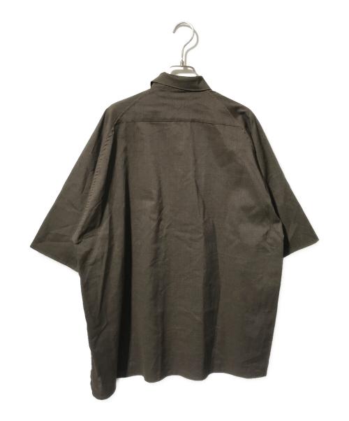 WHITE MOUNTAINEERING（ホワイトマウンテ二アニング）WHITE MOUNTAINEERING (ホワイトマウンテ二アニング) チェストポケット シャツシャツ/ポケット付き半袖シャツ ブラウン サイズ:3の古着・服飾アイテム