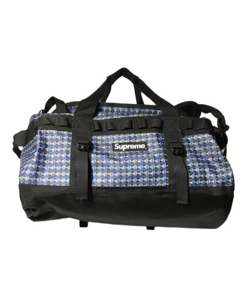 THE NORTH FACE（ザ ノース フェイス）THE NORTH FACE (ザ ノース フェイス) SUPREME (シュプリーム) Studded Small Base Camp Duffle Bag（スタデッド　スモール　ベース　キャンプ　ダッフル　バッグ） ブルー×ブラックの古着・服飾アイテム