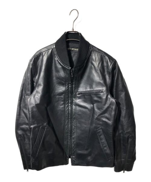 ISSEY MIYAKE（イッセイミヤケ）ISSEY MIYAKE (イッセイミヤケ) カウレザーブルゾン ブラック サイズ:2の古着・服飾アイテム