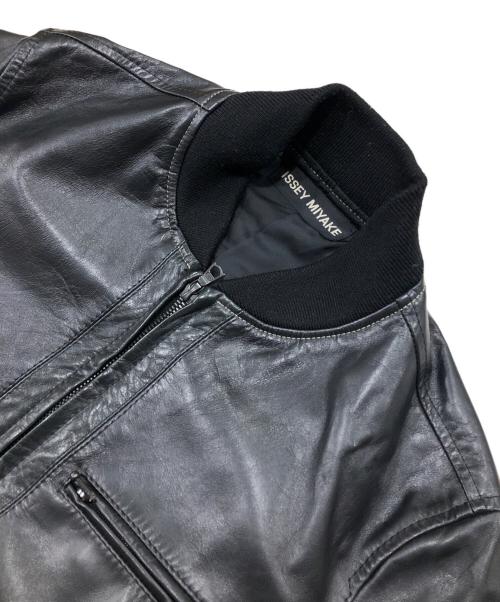 ISSEY MIYAKE（イッセイミヤケ）ISSEY MIYAKE (イッセイミヤケ) カウレザーブルゾン ブラック サイズ:2の古着・服飾アイテム