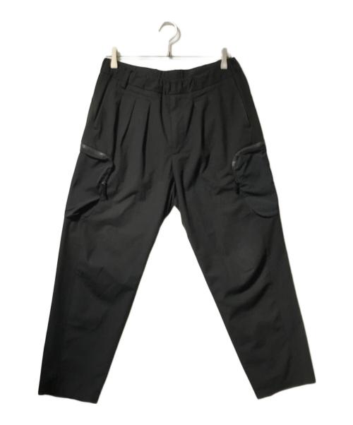 WHITE MOUNTAINEERING（ホワイトマウンテ二アニング）WHITE MOUNTAINEERING (ホワイトマウンテ二アニング) STRETCHED HYBRID WIDE TAPERED PANTS ブラックの古着・服飾アイテム