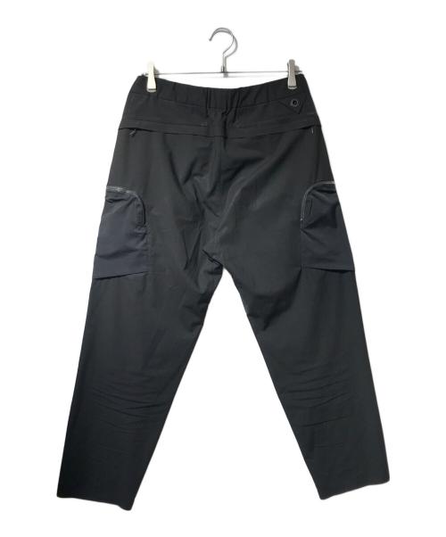 WHITE MOUNTAINEERING（ホワイトマウンテ二アニング）WHITE MOUNTAINEERING (ホワイトマウンテ二アニング) STRETCHED HYBRID WIDE TAPERED PANTS ブラックの古着・服飾アイテム