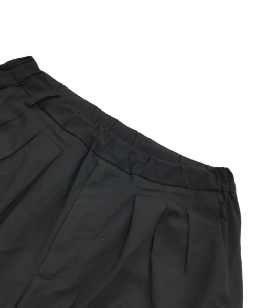 WHITE MOUNTAINEERING（ホワイトマウンテ二アニング）WHITE MOUNTAINEERING (ホワイトマウンテ二アニング) STRETCHED HYBRID WIDE TAPERED PANTS ブラックの古着・服飾アイテム