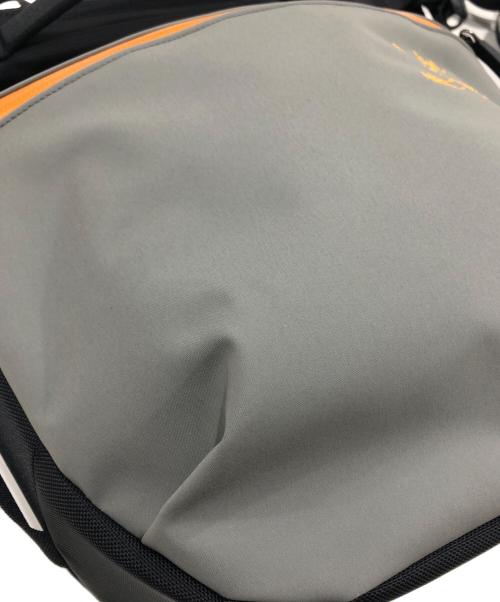 ARC'TERYX（アークテリクス）ARC'TERYX (アークテリクス) 別注 ARRO8 REBIRD SHOULDER BAG ブラック×グレーの古着・服飾アイテム