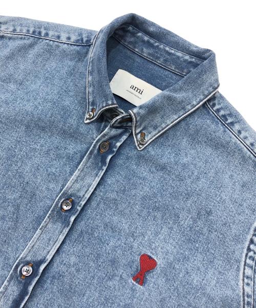AMI Alexandre Mattiussi（アミアレクサンドルマテュッシ）AMI Alexandre Mattiussi (アミアレクサンドルマテュッシ) ボタンダウンロゴ刺繍デニムシャツ インディゴ サイズ:Sの古着・服飾アイテム