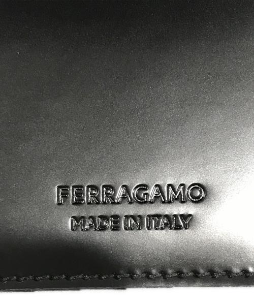 Ferragamo（フェラガモ）Ferragamo (フェラガモ) ガンチーニストラップポーチ ブラックの古着・服飾アイテム