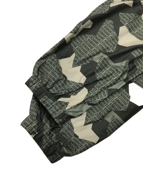 ARMANI EXCHANGE（アルマーニ エクスチェンジ）ARMANI EXCHANGE (アルマーニ エクスチェンジ) 総柄ナイロンジャケット/フーデッドナイロンジャケット グリーン サイズ:Lの古着・服飾アイテム