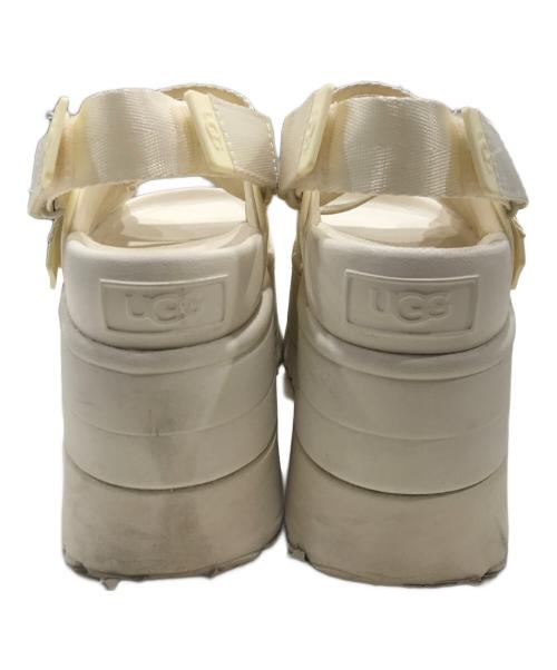 UGG（アグ）UGG (アグ) GOLDENRISE プラットフォームサンダル アイボリー サイズ:23.0の古着・服飾アイテム