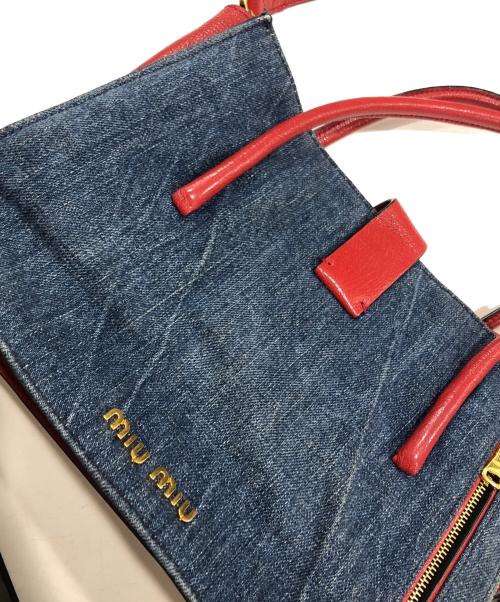 MIU MIU（ミュウミュウ）MIU MIU (ミュウミュウ) デニム2wayバッグ レッド×インディゴの古着・服飾アイテム