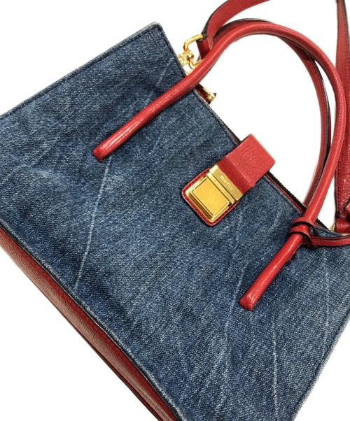 MIU MIU（ミュウミュウ）MIU MIU (ミュウミュウ) デニム2wayバッグ レッド×インディゴの古着・服飾アイテム