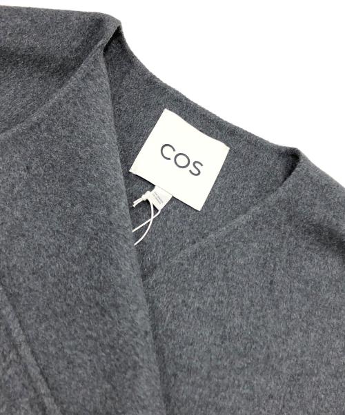 COS（コス）COS (コス) ウールブレンドケープ グレー サイズ:F 未使用品の古着・服飾アイテム