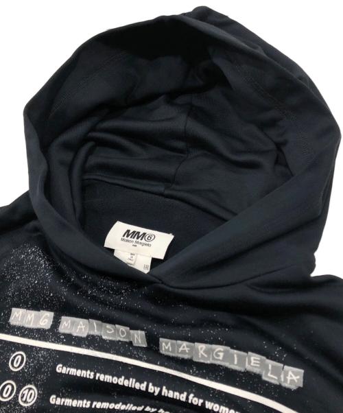 MM6 Maison Margiela（エムエムシックスメゾンマルジェラ）MM6 Maison Margiela (エムエムシックスメゾンマルジェラ) ロゴスリットオーバーサイズプルパーカー ブラック サイズ:Ｍの古着・服飾アイテム