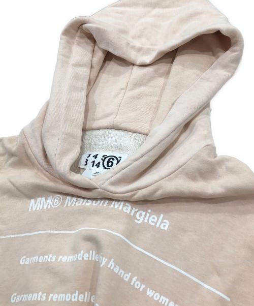 MM6 Maison Margiela（エムエムシックスメゾンマルジェラ）MM6 Maison Margiela (エムエムシックスメゾンマルジェラ) ロゴスリットオーバーサイズプルパーカー ベージュ サイズ:Ｍの古着・服飾アイテム